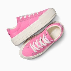 NWT Converse Cruise Womens Pink Platform Sneakers